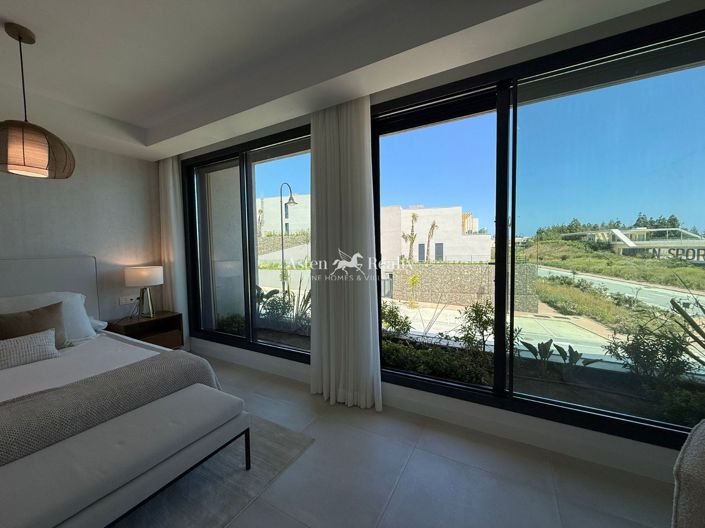 Image No.15-4 Bed House for sale