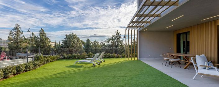 Image No.8-4 Bed House for sale