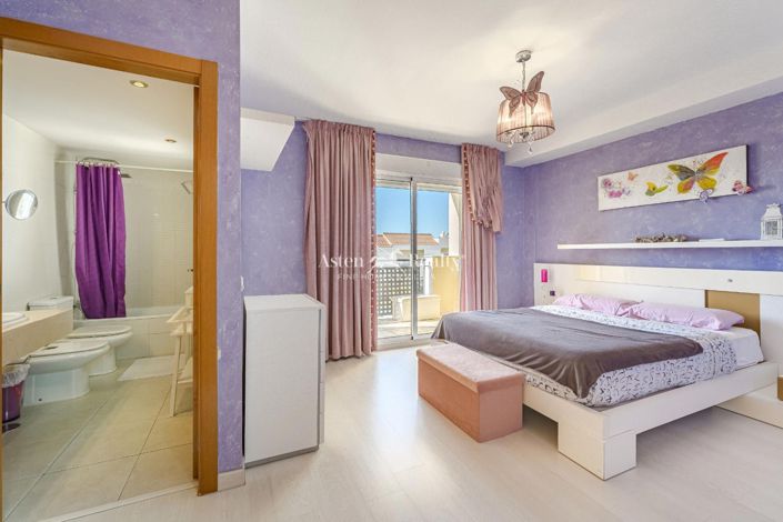 Image No.16-4 Bed House for sale