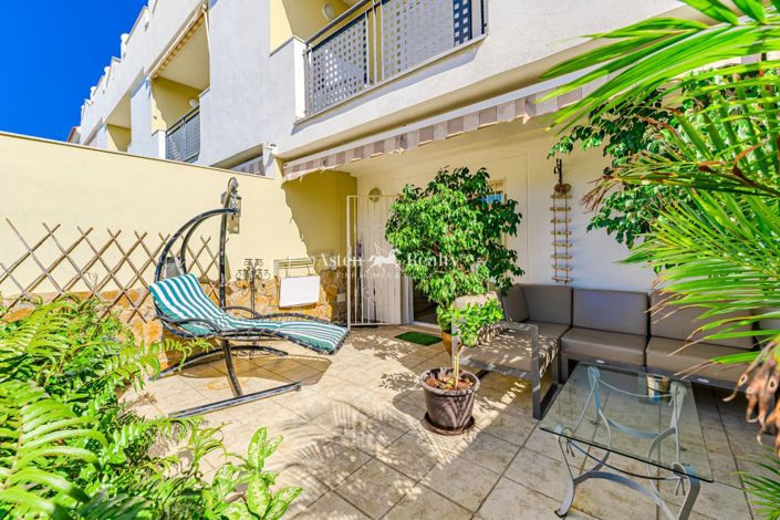 Image No.3-4 Bed House for sale