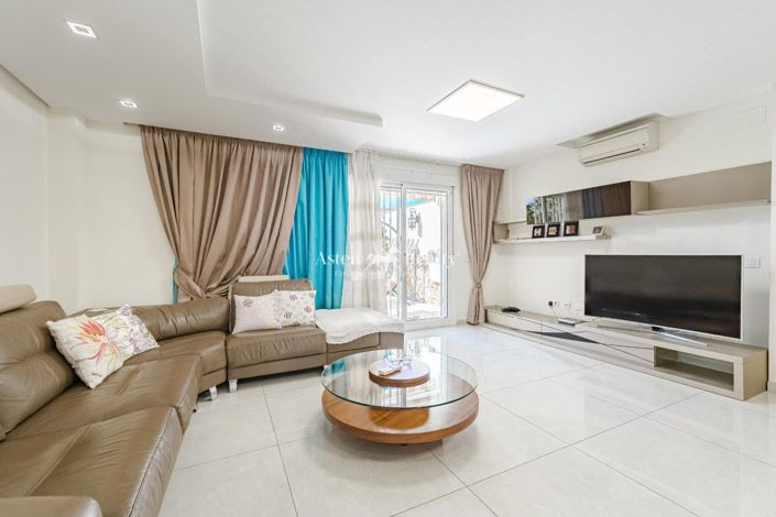 Image No.4-4 Bed House for sale