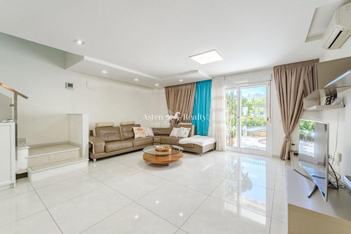 Image No.5-4 Bed House for sale