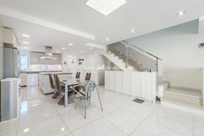 Image No.7-4 Bed House for sale