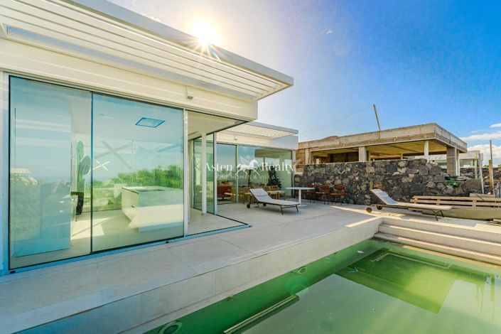 Image No.12-6 Bed Villa for sale