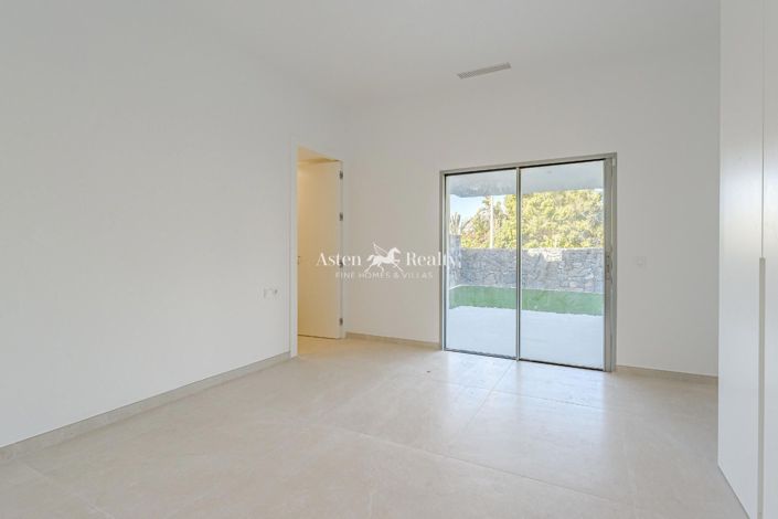 Image No.26-6 Bed Villa for sale