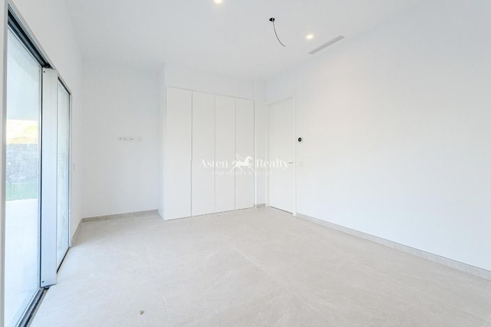 Image No.27-6 Bed Villa for sale