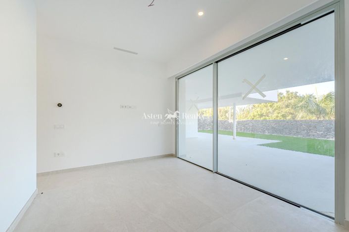 Image No.36-6 Bed Villa for sale