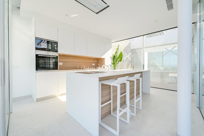 Image No.8-6 Bed Villa for sale