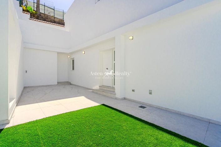 Image No.5-3 Bed Villa for sale