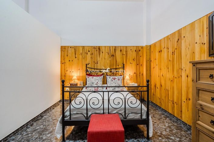 Image No.11-3 Bed House for sale