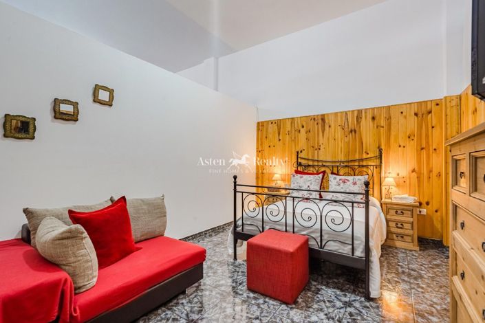 Image No.12-3 Bed House for sale