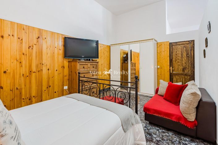 Image No.13-3 Bed House for sale