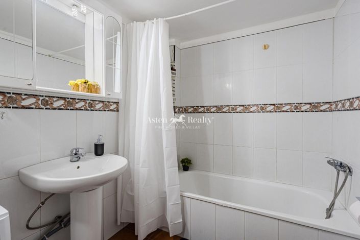 Image No.15-3 Bed House for sale