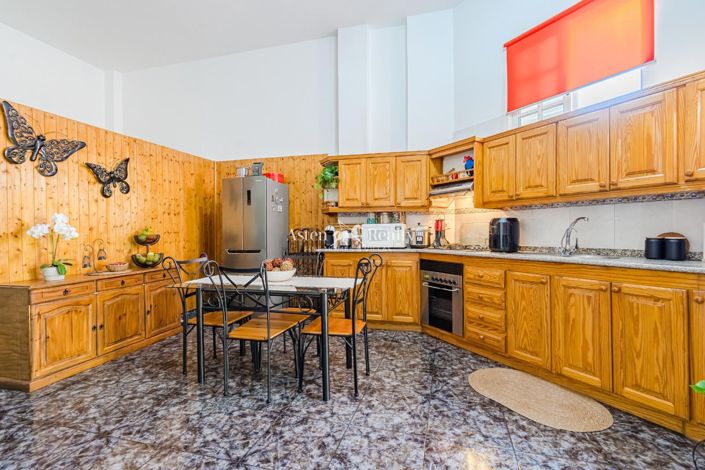 Image No.8-3 Bed House for sale