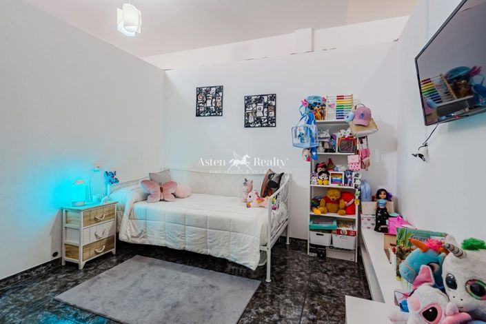 Image No.9-3 Bed House for sale