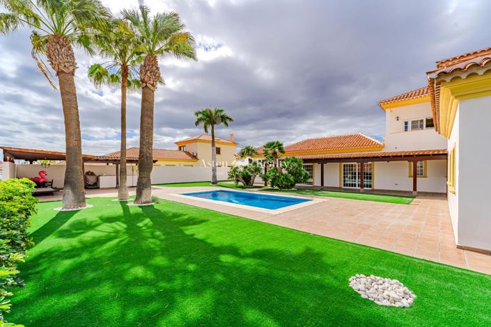 Image No.1-4 Bed Villa for sale