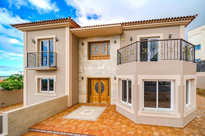 Image No.2-5 Bed Villa for sale