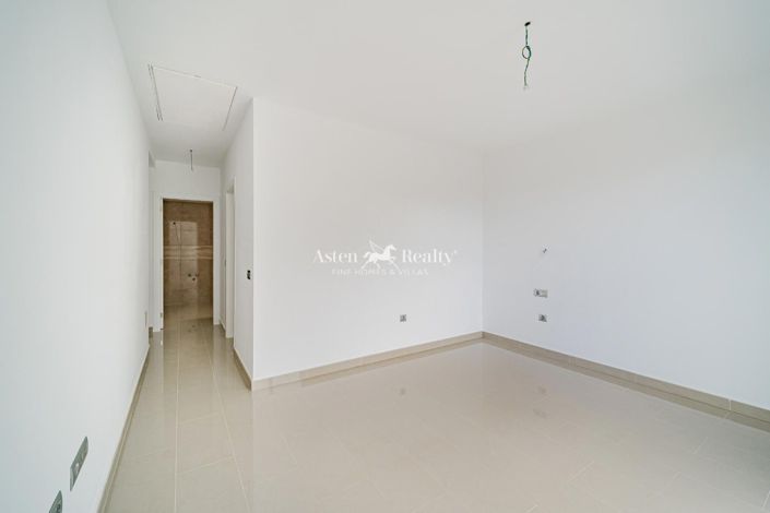 Image No.12-5 Bed Villa for sale