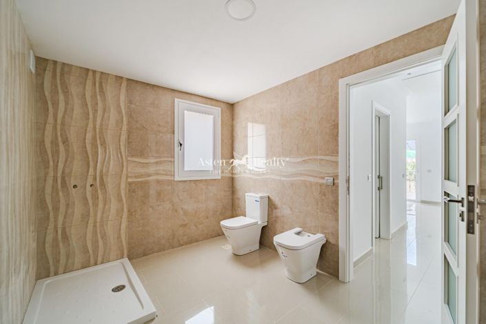 Image No.15-5 Bed Villa for sale