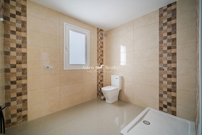 Image No.19-5 Bed Villa for sale