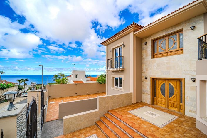 Image No.1-5 Bed Villa for sale