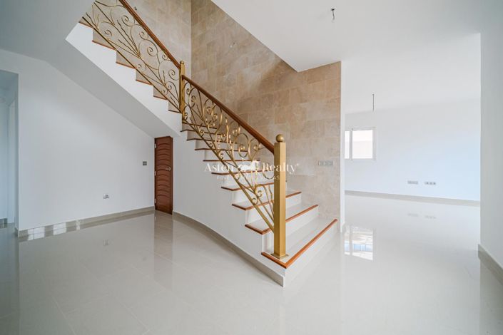 Image No.28-5 Bed Villa for sale