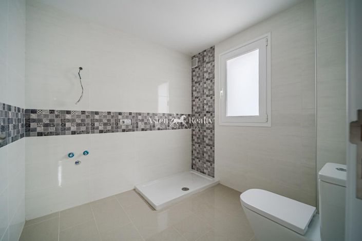 Image No.35-5 Bed Villa for sale