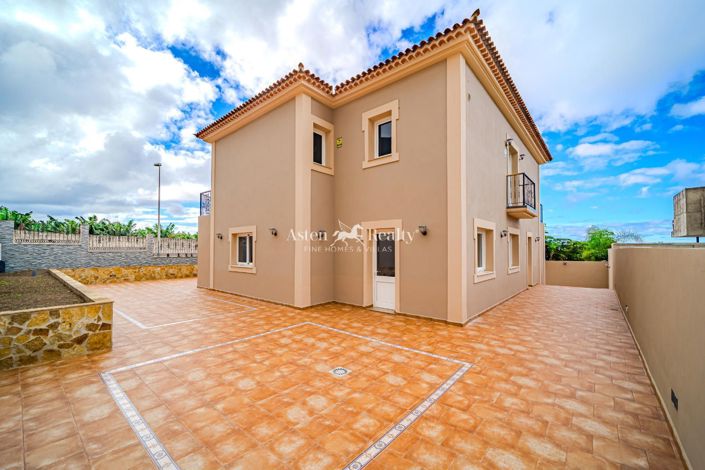 Image No.5-5 Bed Villa for sale