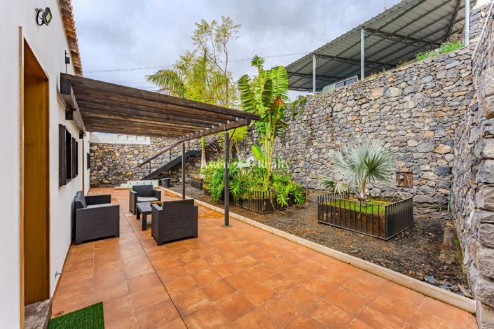 Image No.1-4 Bed House for sale