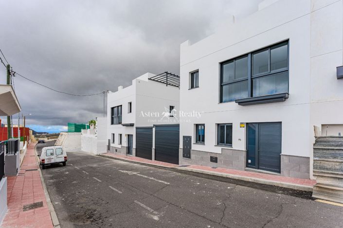 Image No.2-3 Bed House for sale