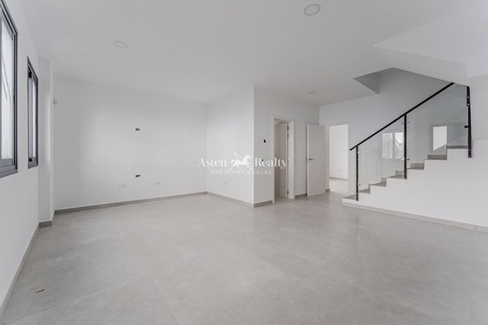 Image No.3-3 Bed House for sale