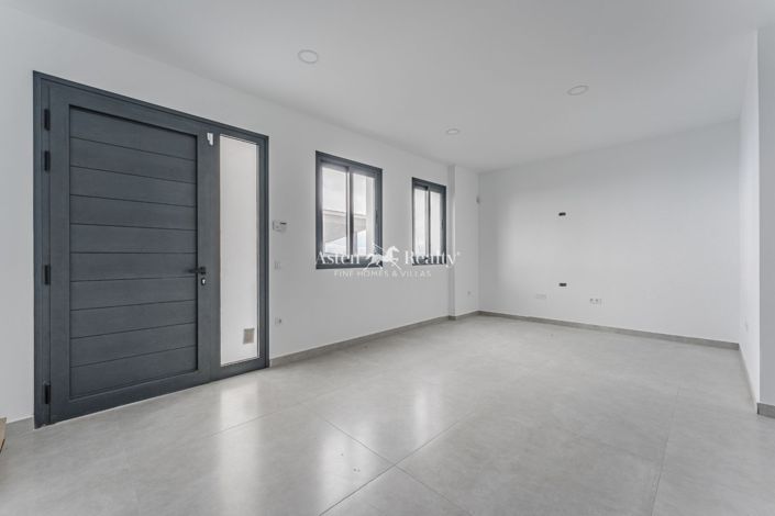 Image No.4-3 Bed House for sale