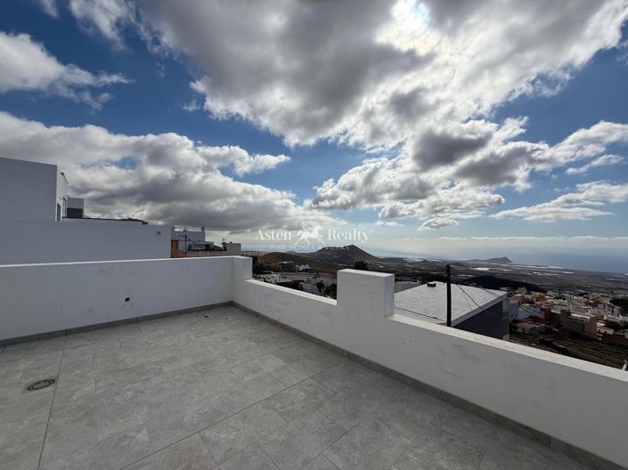 Image No.15-3 Bed House for sale