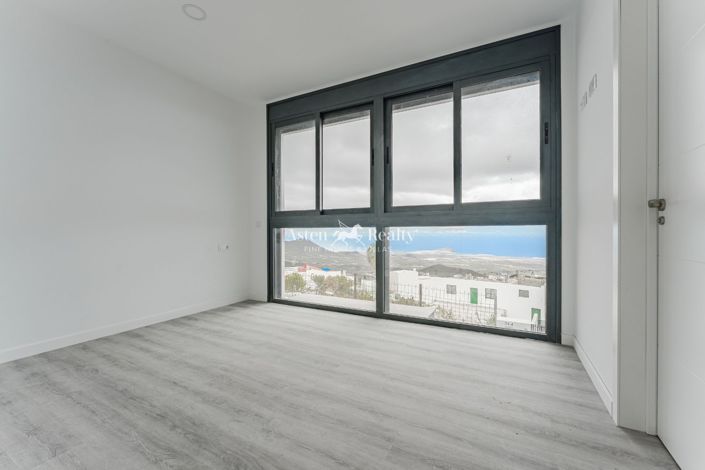 Image No.1-3 Bed House for sale