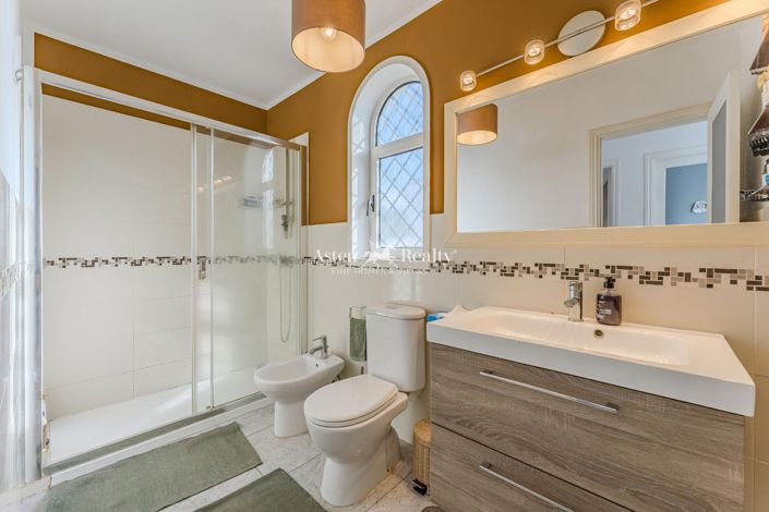 Image No.12-2 Bed House for sale