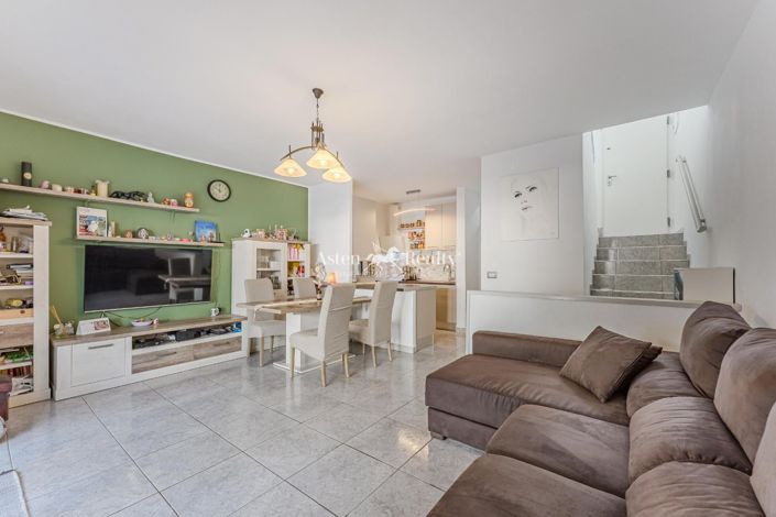 Image No.6-2 Bed House for sale