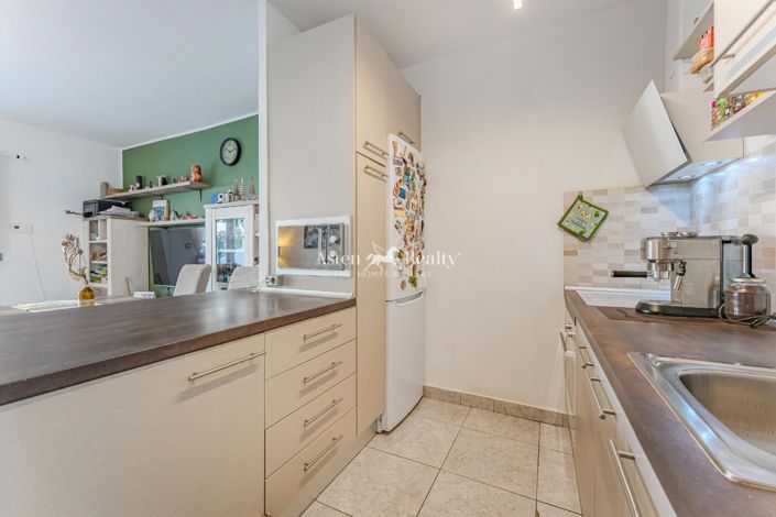 Image No.8-2 Bed House for sale