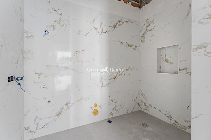 Image No.14-5 Bed House for sale