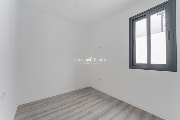 Image No.16-5 Bed House for sale