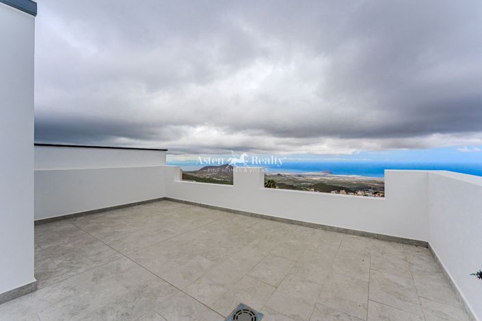 Image No.1-5 Bed House for sale