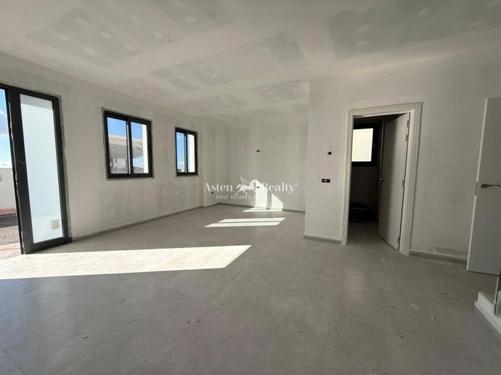 Image No.5-5 Bed House for sale