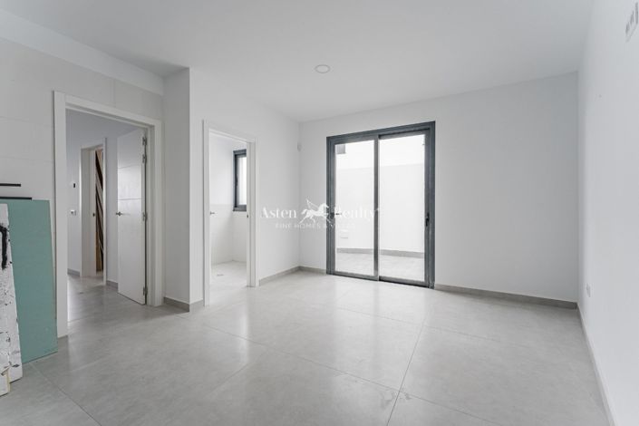 Image No.9-5 Bed House for sale