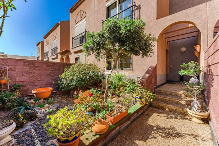 Image No.1-3 Bed House for sale