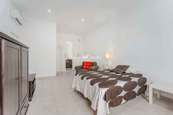 Image No.28-5 Bed Villa for sale