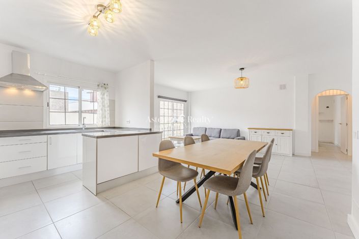 Image No.1-4 Bed Apartment for sale