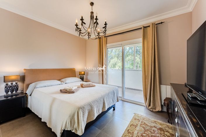 Image No.4-4 Bed Villa for sale