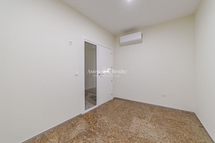 Image No.10-2 Bed Flat for sale