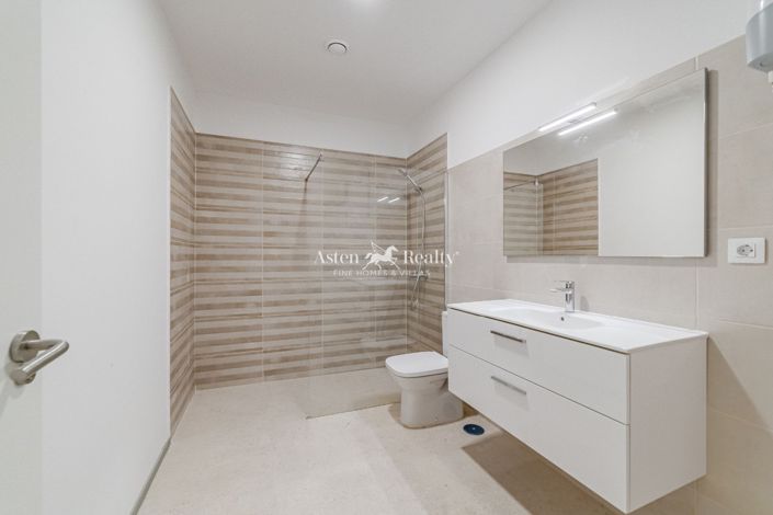 Image No.11-2 Bed Flat for sale