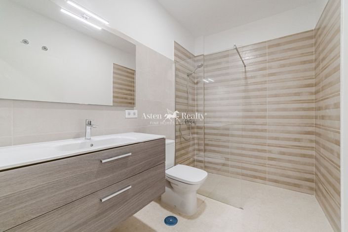 Image No.8-2 Bed Flat for sale