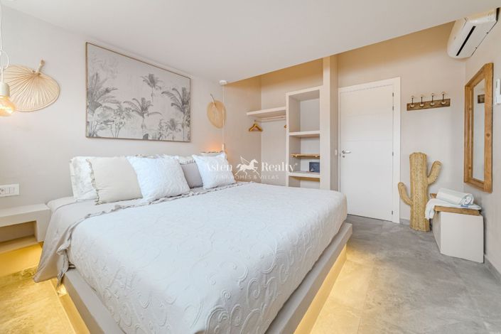 Image No.42-5 Bed Villa for sale